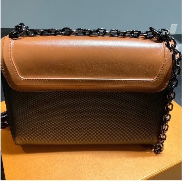 LV Twist MM Chain bag Cowhide Leather - Picture 6 of 8